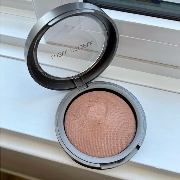 W3LL PEOPLE Bio Baked Bronzer, Natural Tan | clean beauty, vegan - Picture 3 of 5